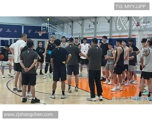 上海篮球队盯防战术解析及其在比赛中的实际应用探讨 上海篮球队盯防战术解析及其在比赛中的实际应用探讨