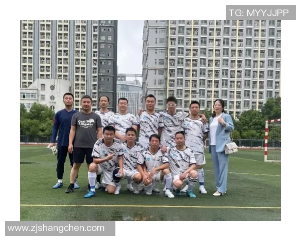 上海足球队个人能力分析:聚焦球员技术与战术素养的提升与挑战 上海足球队个人能力分析:聚焦球员技术与战术素养的提升与挑战